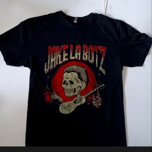 Sz Small skull guitar tshirt